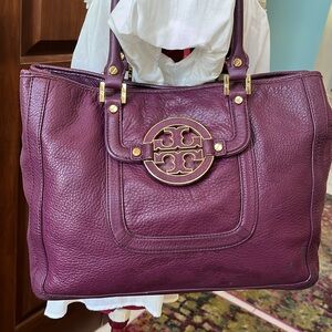 Tory Burch  purple leather shoulder bag  satchel 2 exterior pockets  Goldtone HW